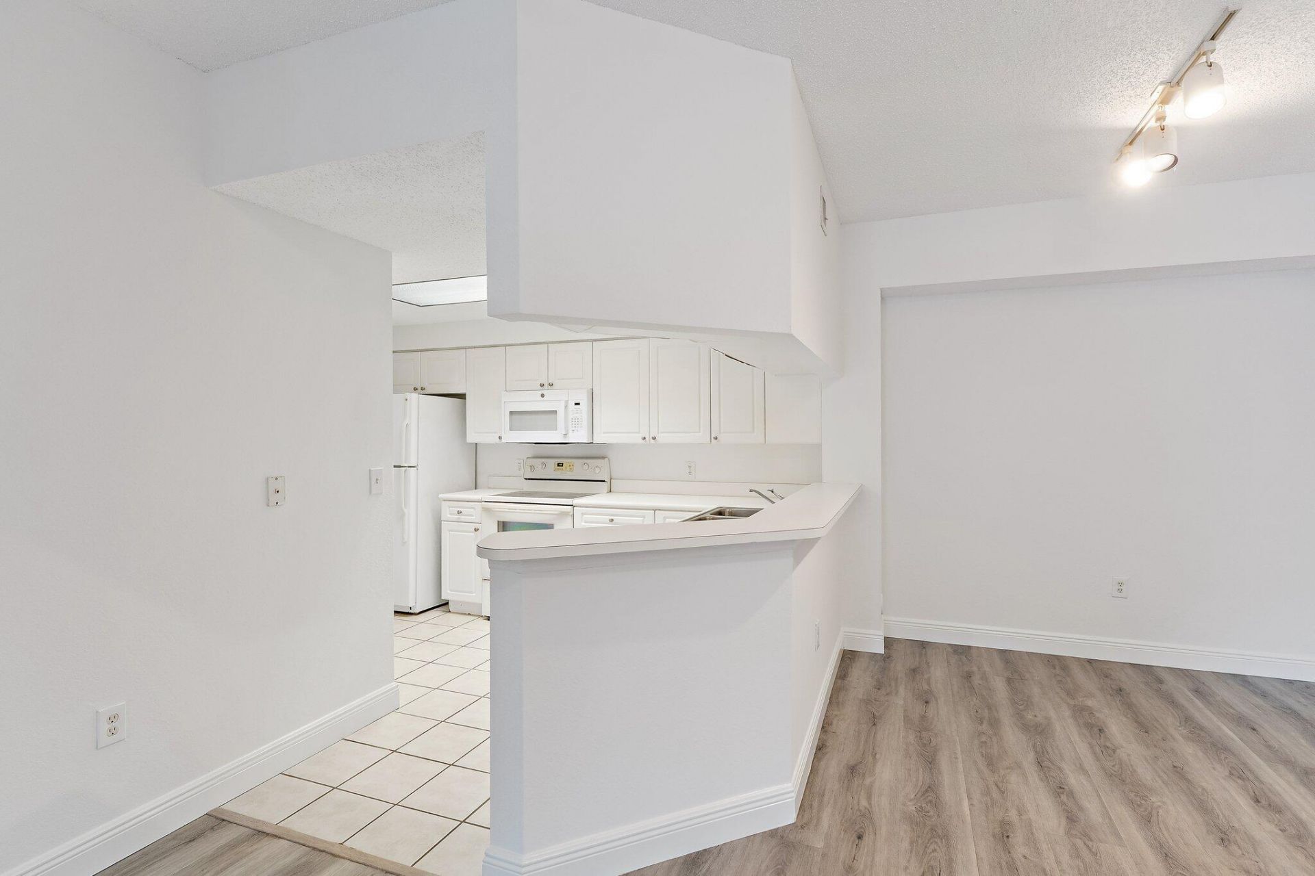 2730 Anzio Court, Unit 106, Palm Beach Gardens, FL 33410 Photo