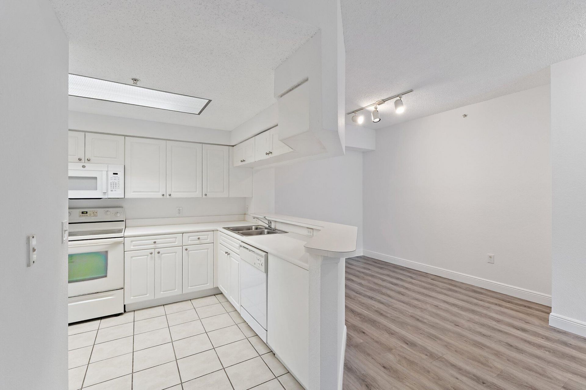 2730 Anzio Court, Unit 106, Palm Beach Gardens, FL 33410 Photo
