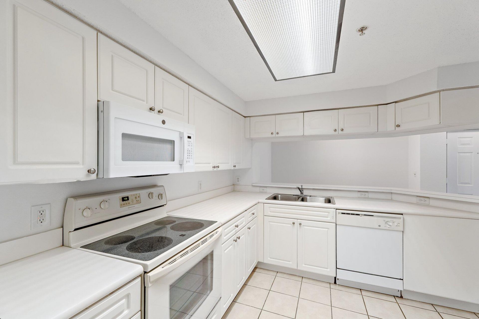 2730 Anzio Court, Unit 106, Palm Beach Gardens, FL 33410 Photo