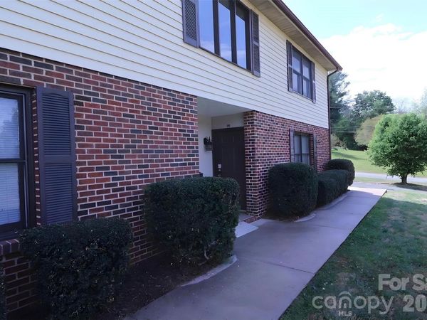 525 SW 12th Street SW, Unit 29, Hickory, NC 28602
