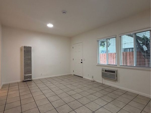 1880 Pine Avenue, Unit 9, Long Beach, CA 90806