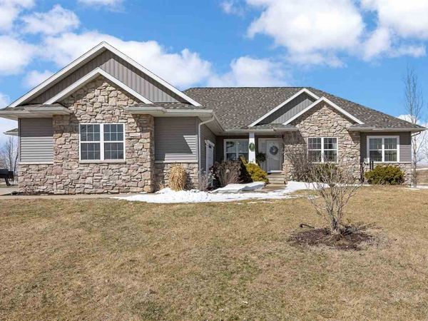 3352 Southridge Dr, Amana, IA 52203