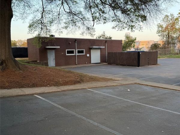 2305 W Morehead Street , Charlotte, NC 28208