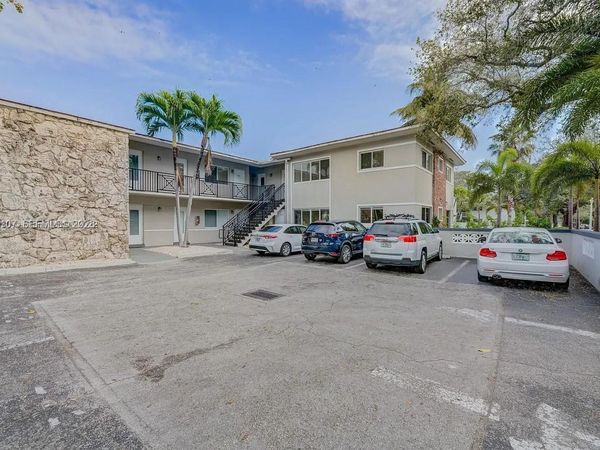 81 Edgewater Dr, Unit 104, Coral Gables, FL 33133
