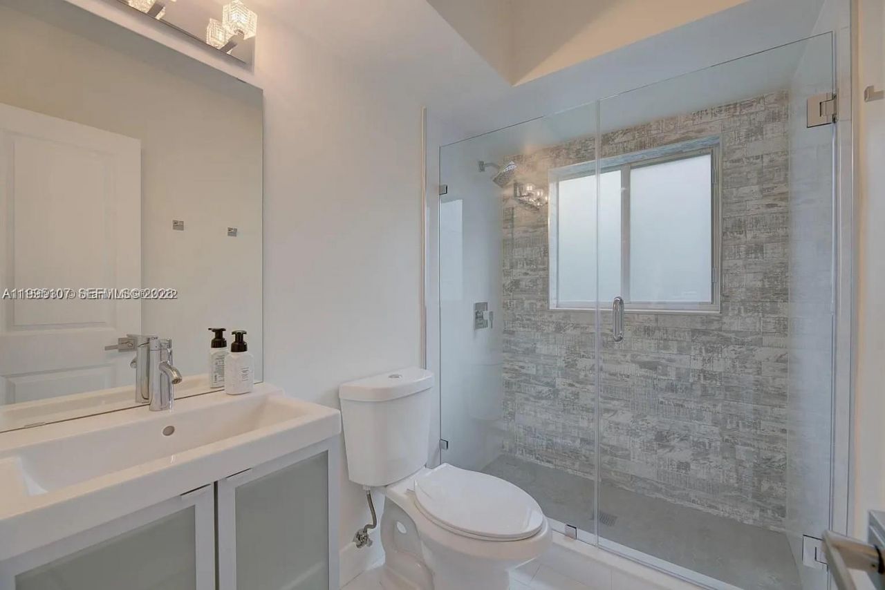 81 Edgewater Dr, Unit 104, Coral Gables, FL 33133 Photo