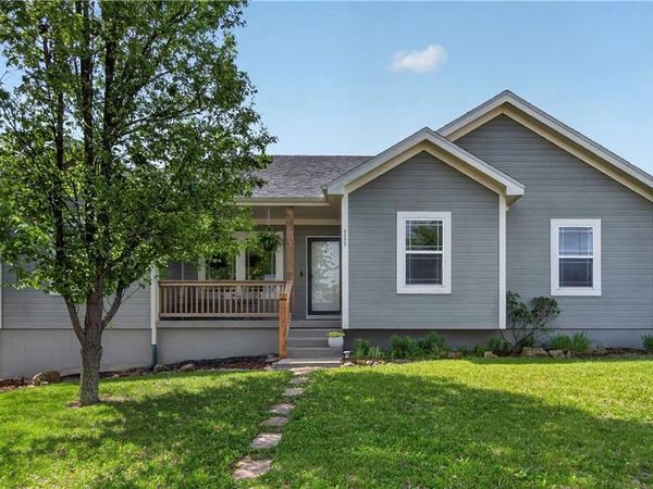 111 E Timberlake Drive, Lone Jack, MO 64070