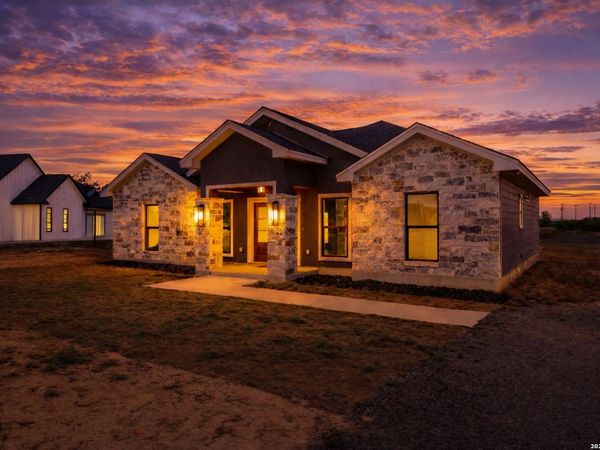 7319 Tiff Nicole Ln, Von Ormy, TX 78073