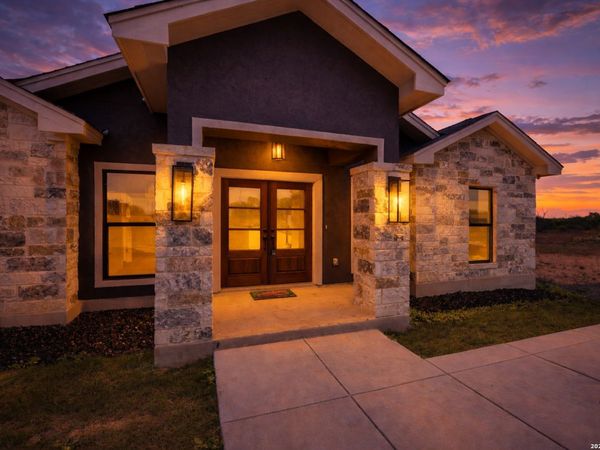 7319 Tiff Nicole Ln, Von Ormy, TX 78073