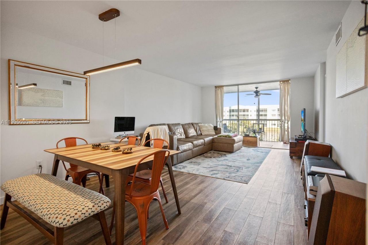 7676 Trent Dr , Unit 308, Tamarac, FL 33321 Photo