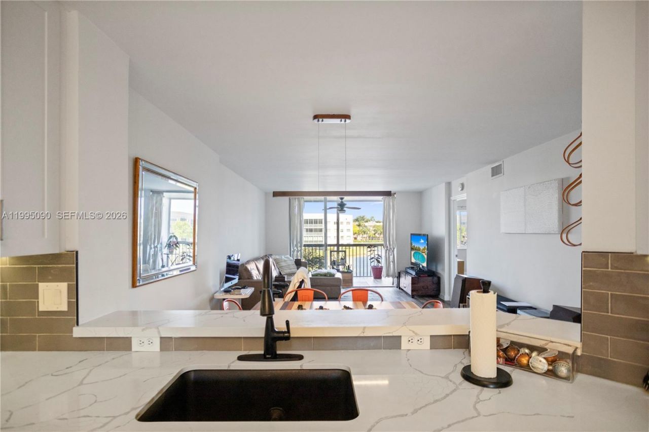 7676 Trent Dr , Unit 308, Tamarac, FL 33321 Photo