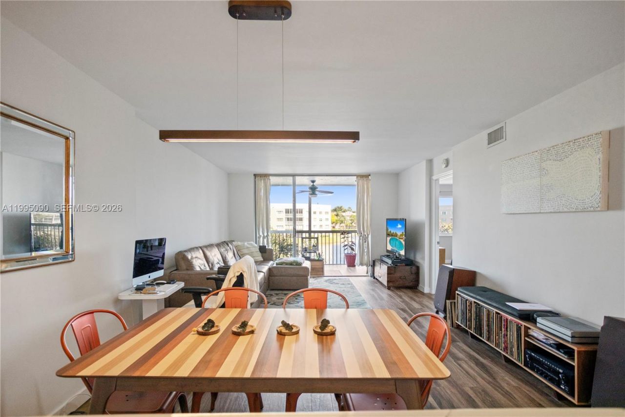 7676 Trent Dr , Unit 308, Tamarac, FL 33321 Photo