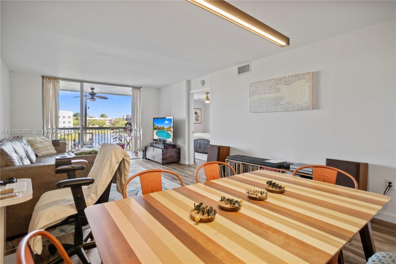 7676 Trent Dr , Unit 308, Tamarac, FL 33321 Photo