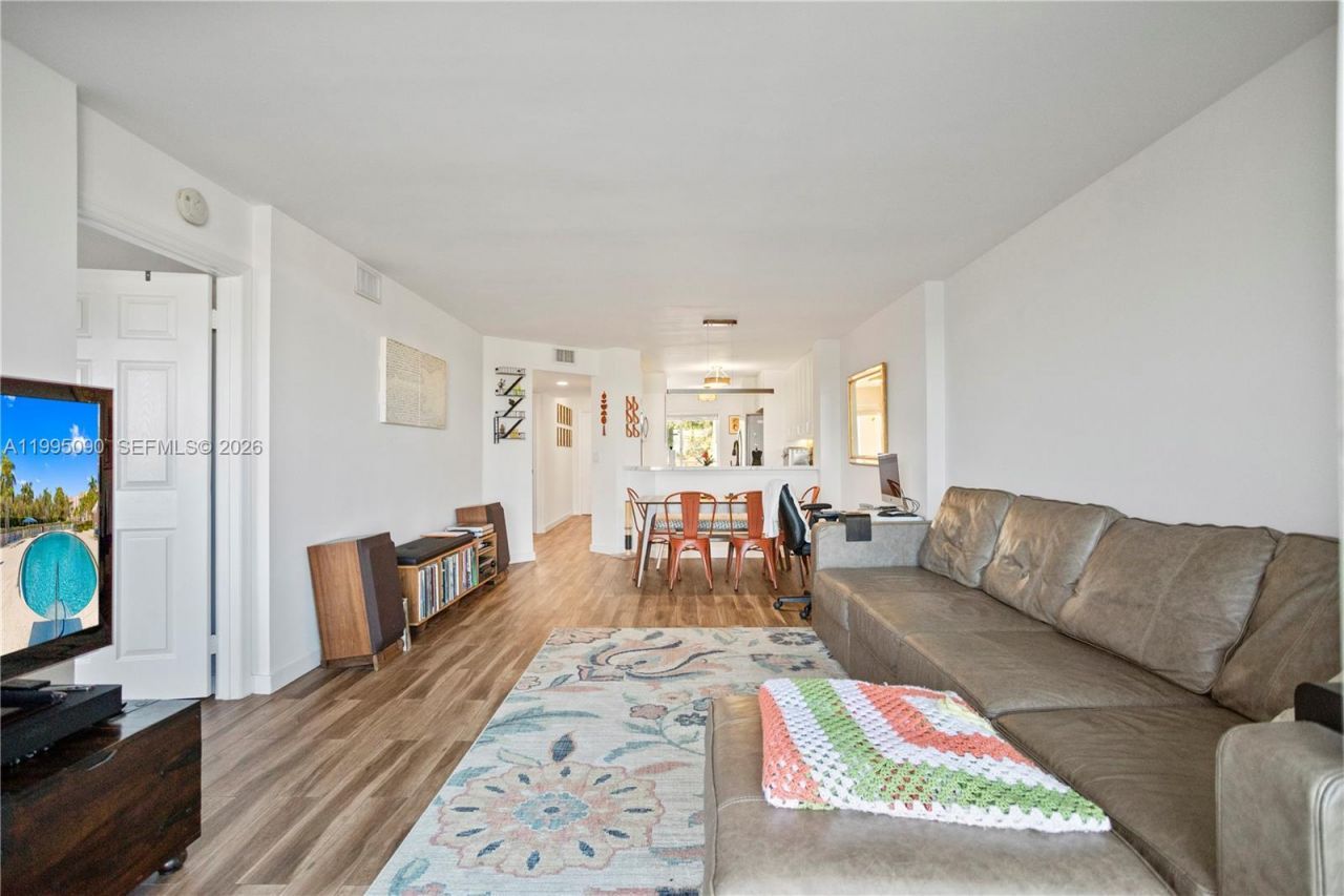 7676 Trent Dr , Unit 308, Tamarac, FL 33321 Photo