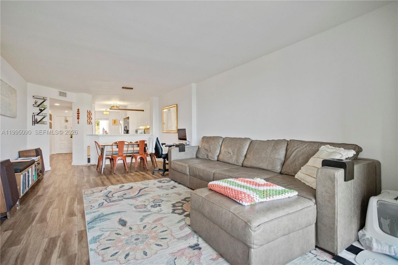 7676 Trent Dr , Unit 308, Tamarac, FL 33321 Photo