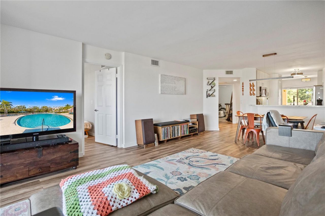 7676 Trent Dr , Unit 308, Tamarac, FL 33321 Photo