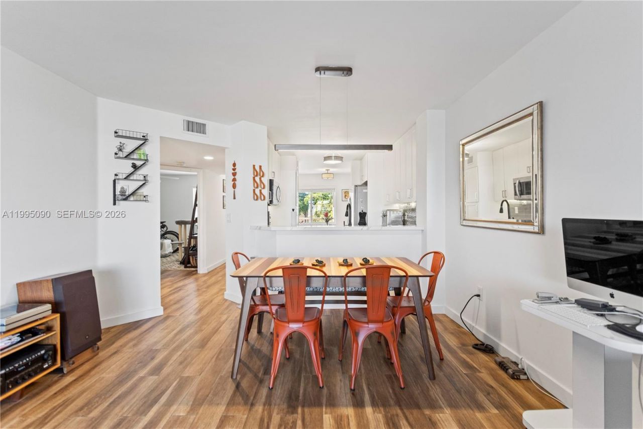 7676 Trent Dr , Unit 308, Tamarac, FL 33321 Photo