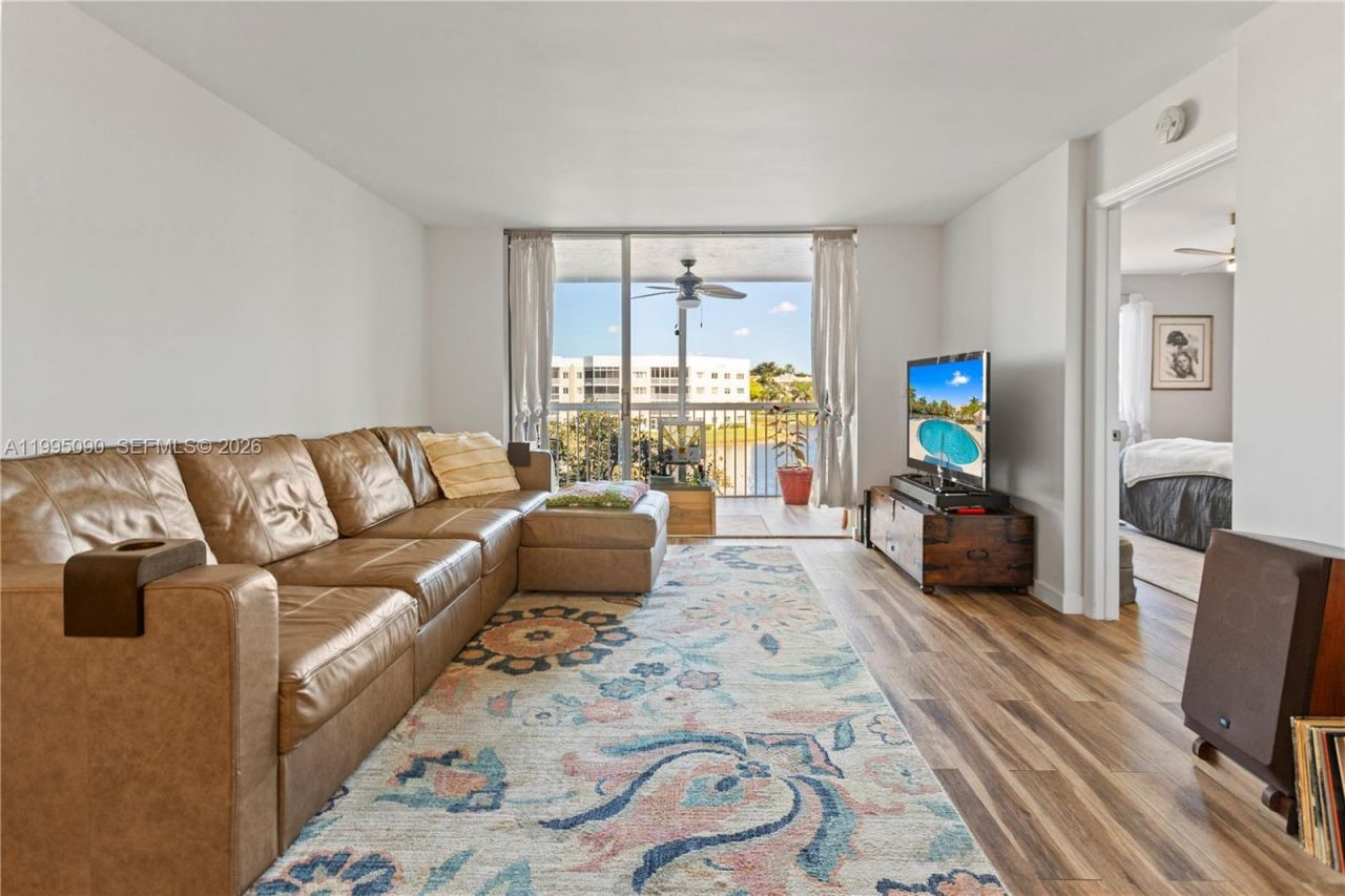 7676 Trent Dr , Unit 308, Tamarac, FL 33321 Photo