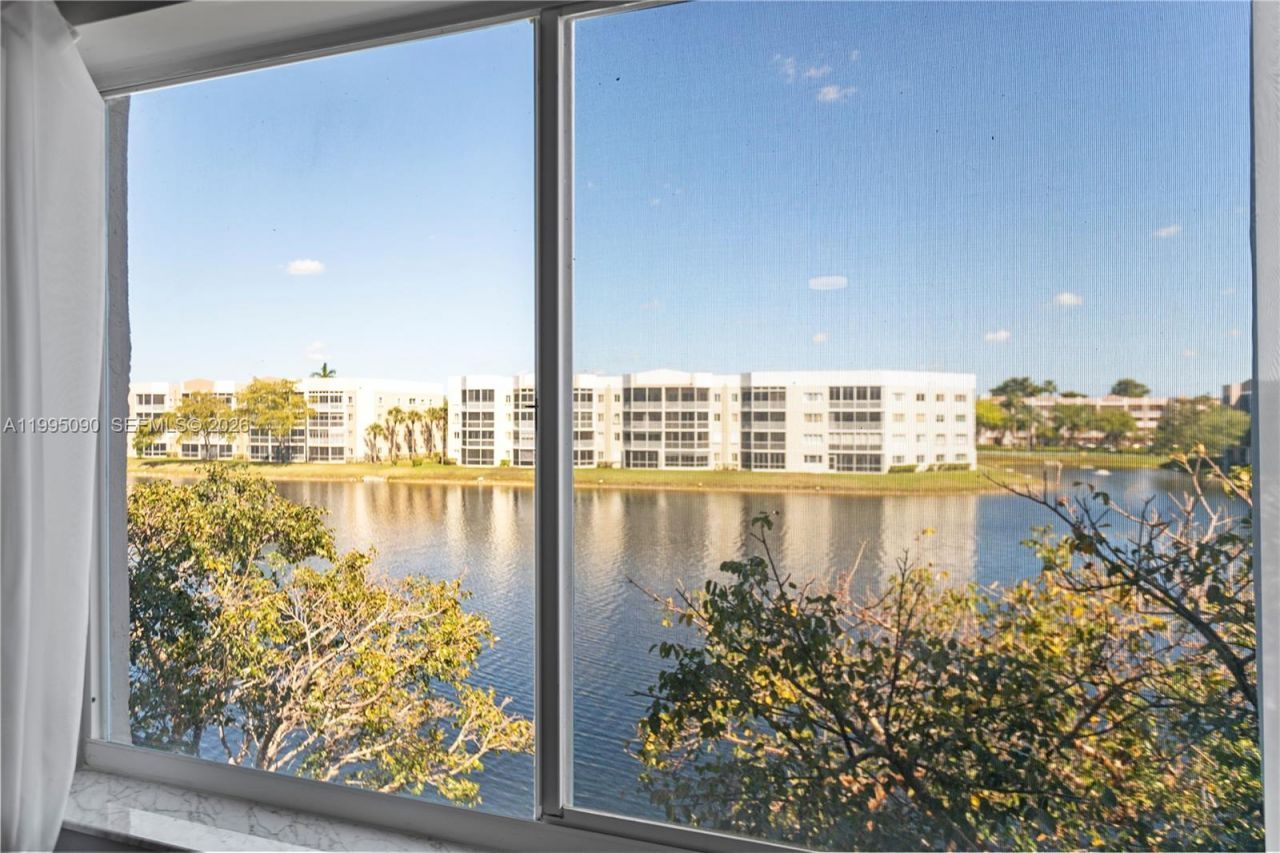 7676 Trent Dr , Unit 308, Tamarac, FL 33321 Photo