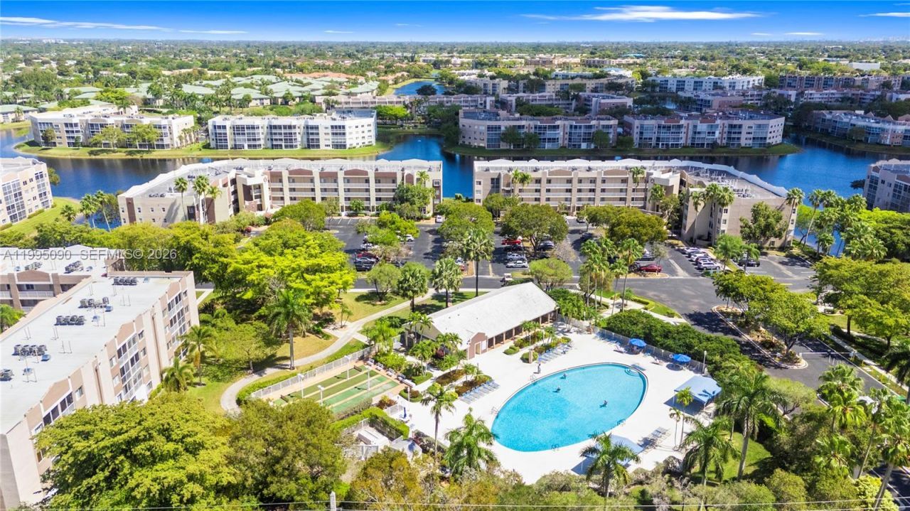 7676 Trent Dr , Unit 308, Tamarac, FL 33321 Photo