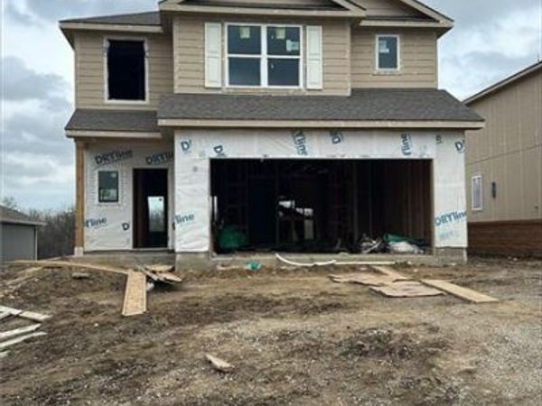 411 Rock Creek Drive, Tonganoxie, KS 66086