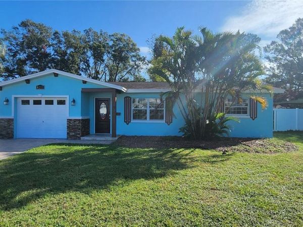 8211 7TH ST N , ST PETERSBURG, FL 33702