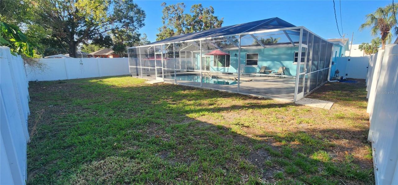 8211 7th St N , Saint Petersburg, FL 33702 Photo