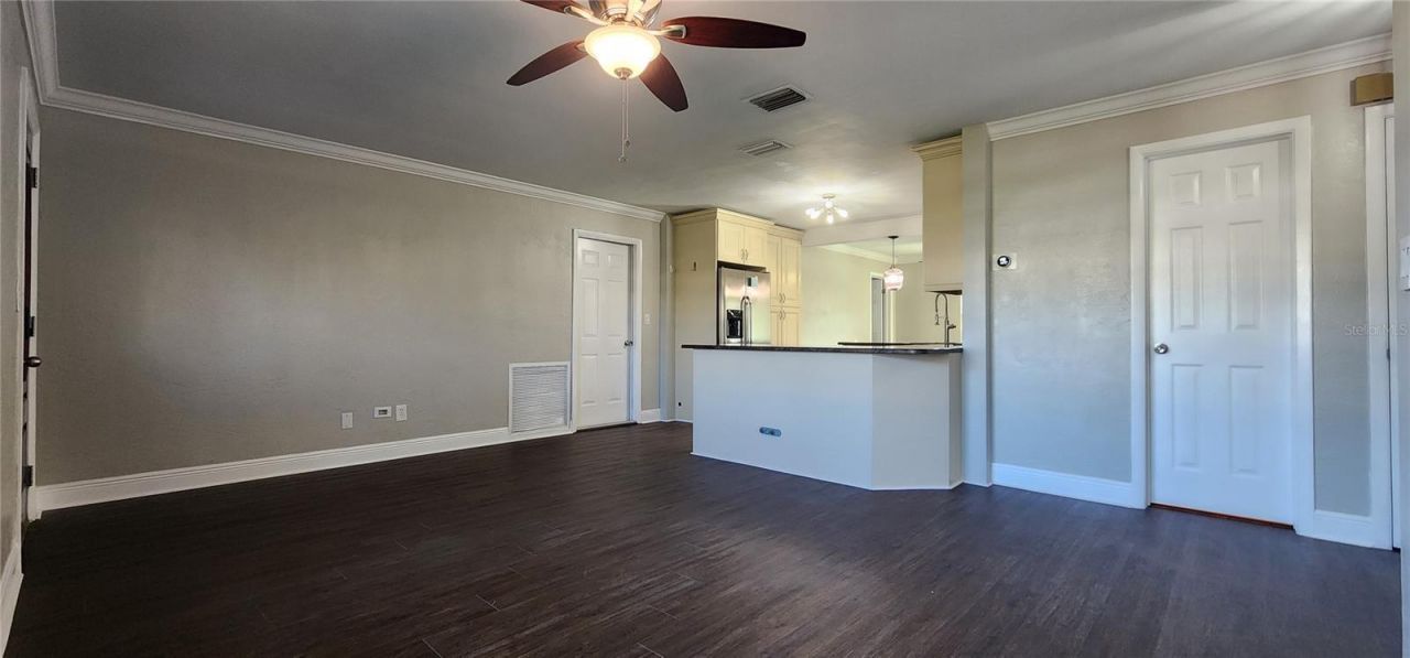 8211 7th St N , Saint Petersburg, FL 33702 Photo