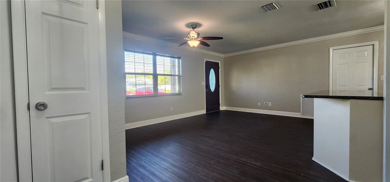 8211 7th St N , Saint Petersburg, FL 33702 Photo