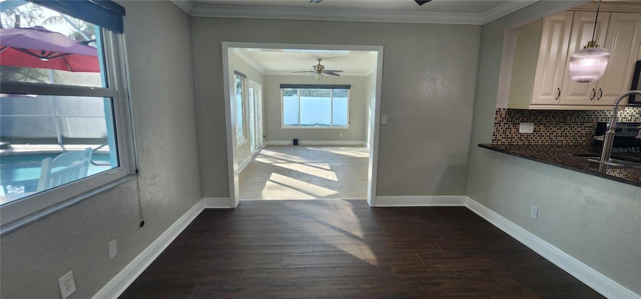 8211 7th St N , Saint Petersburg, FL 33702 Photo