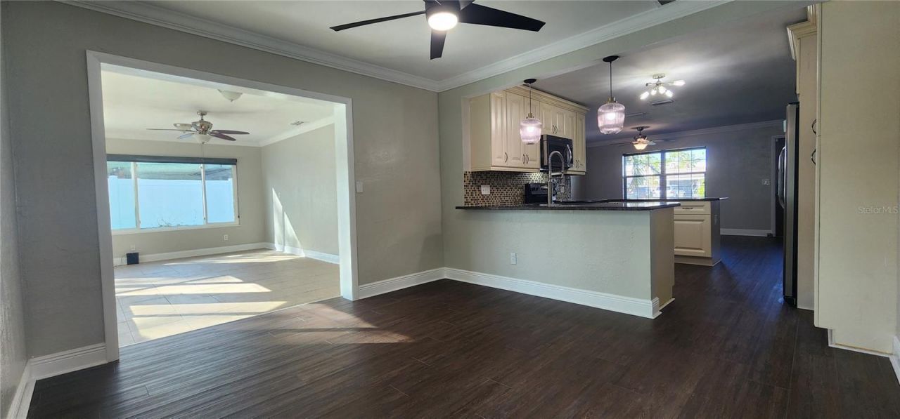 8211 7th St N , Saint Petersburg, FL 33702 Photo