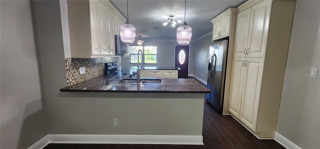 8211 7th St N , Saint Petersburg, FL 33702 Photo