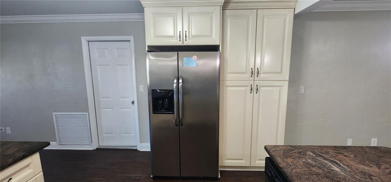 8211 7th St N , Saint Petersburg, FL 33702 Photo