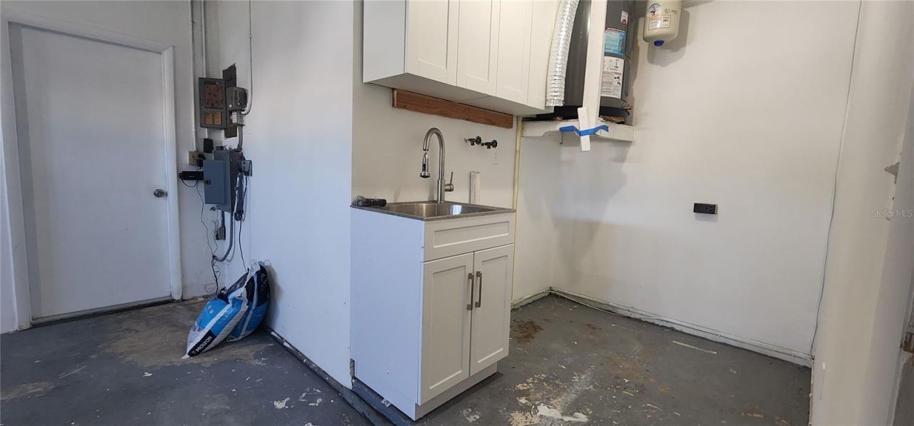 8211 7th St N , Saint Petersburg, FL 33702 Photo