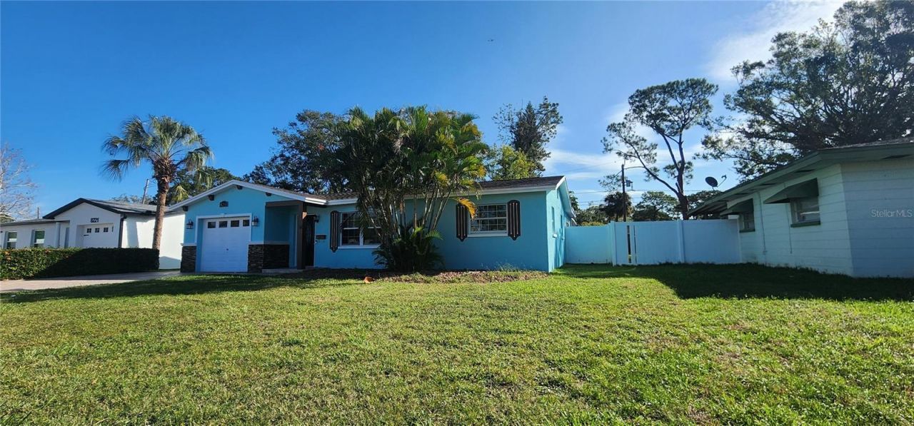 8211 7th St N , Saint Petersburg, FL 33702 Photo