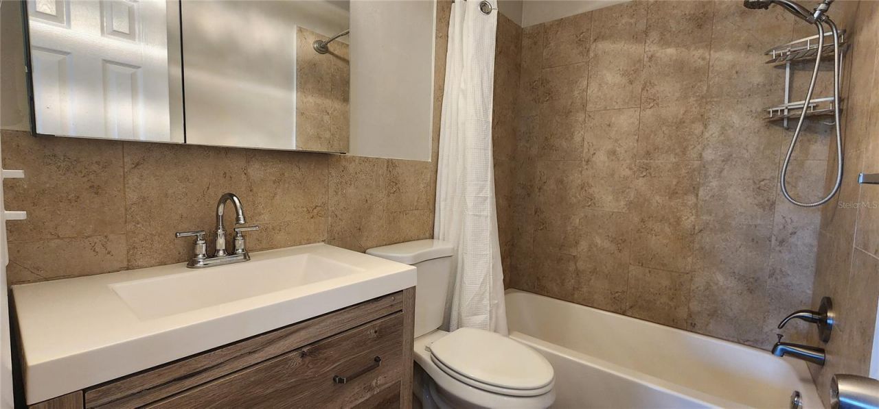 8211 7th St N , Saint Petersburg, FL 33702 Photo