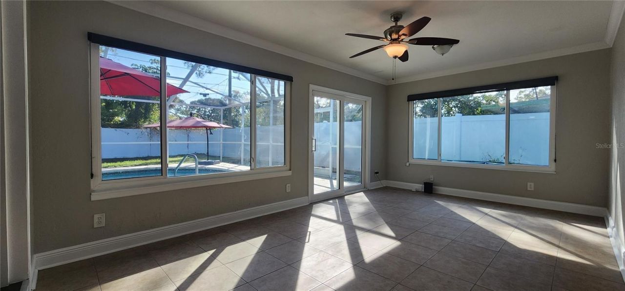 8211 7th St N , Saint Petersburg, FL 33702 Photo