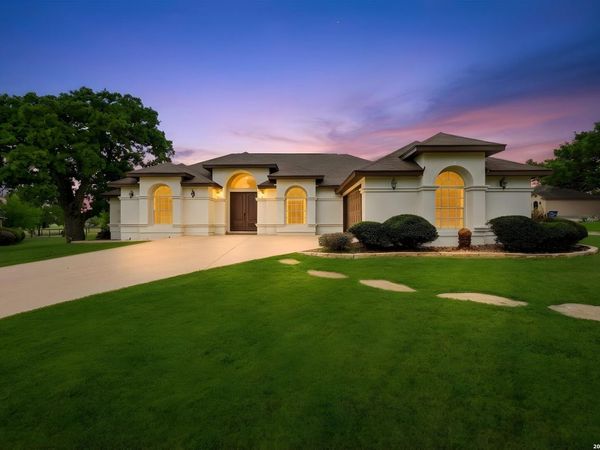 101 lynx, Devine, TX 78016