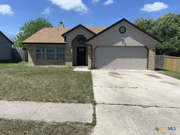 215 Robertstown Road , Copperas Cove, TX 76522