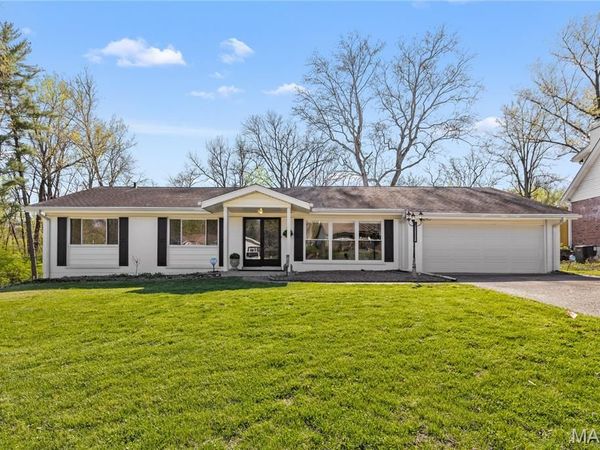 13016 Ambois Drive, St Louis, MO 63141