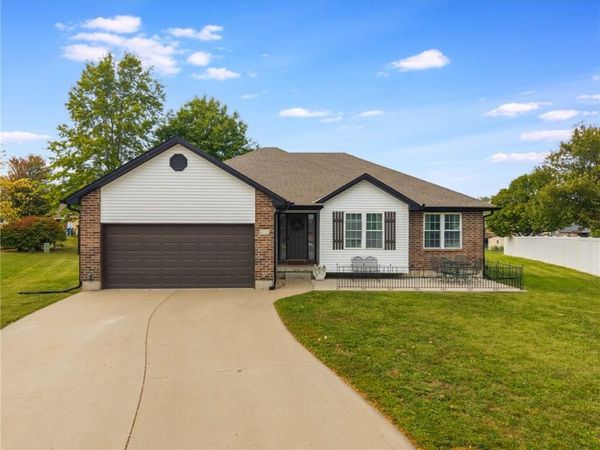 413 E Lawn Circle, Odessa, MO 64076