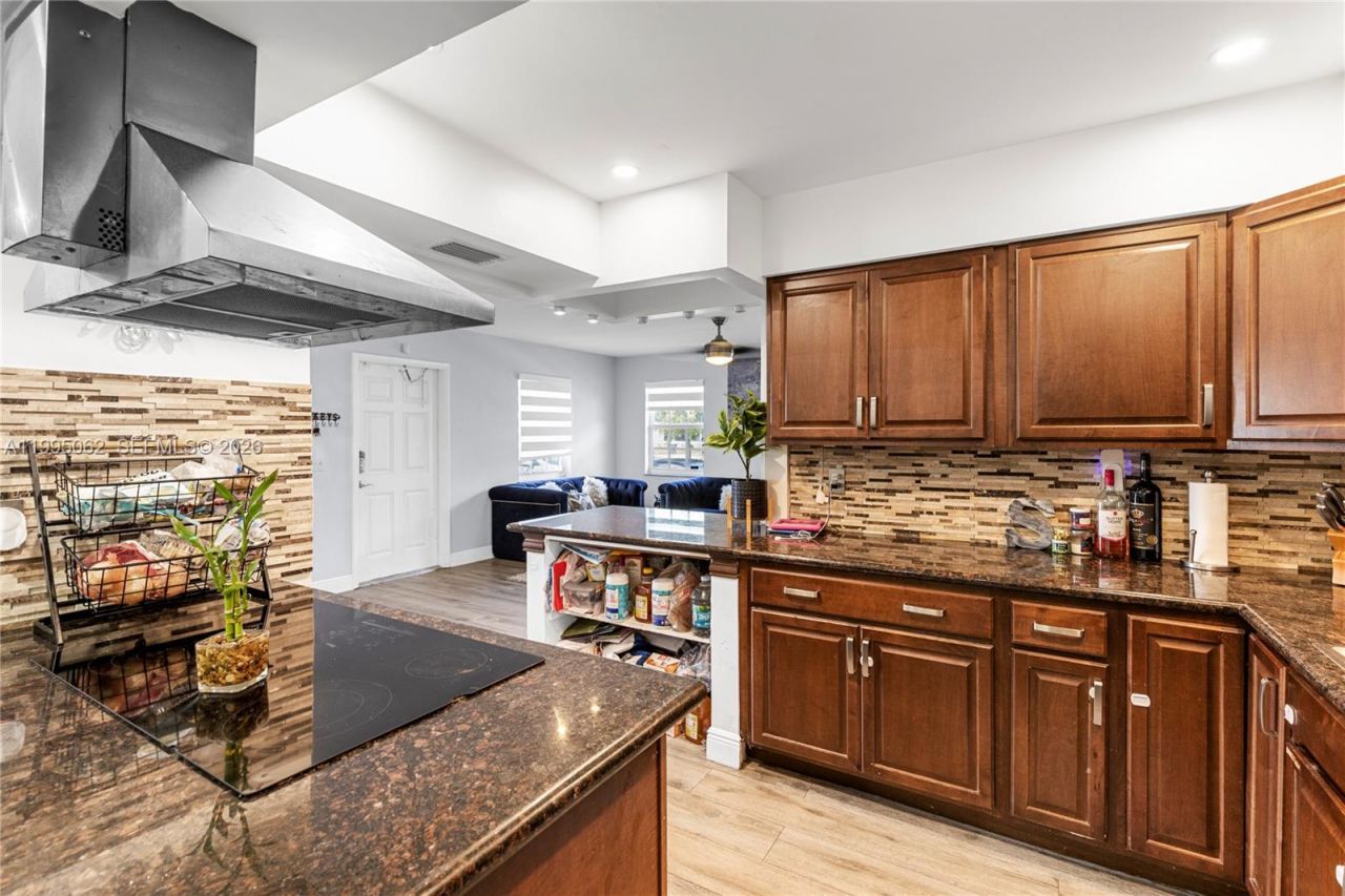 6330 Funston St , Hollywood, FL 33023 Photo