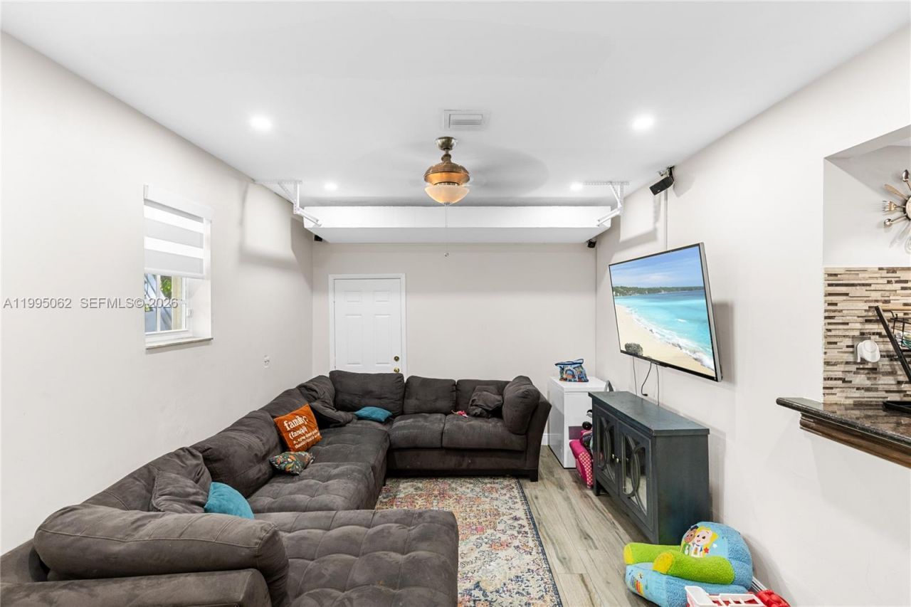 6330 Funston St , Hollywood, FL 33023 Photo