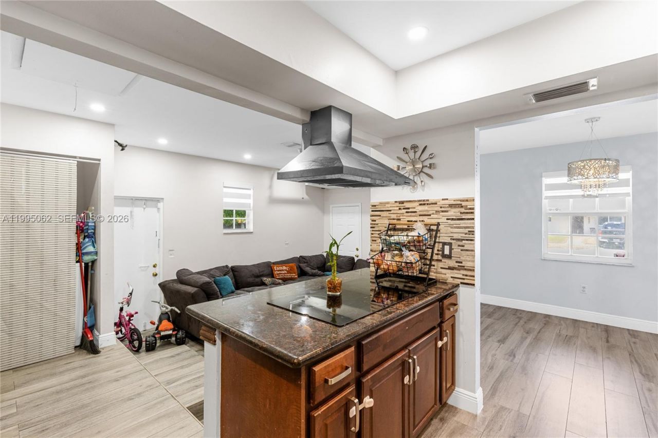 6330 Funston St , Hollywood, FL 33023 Photo