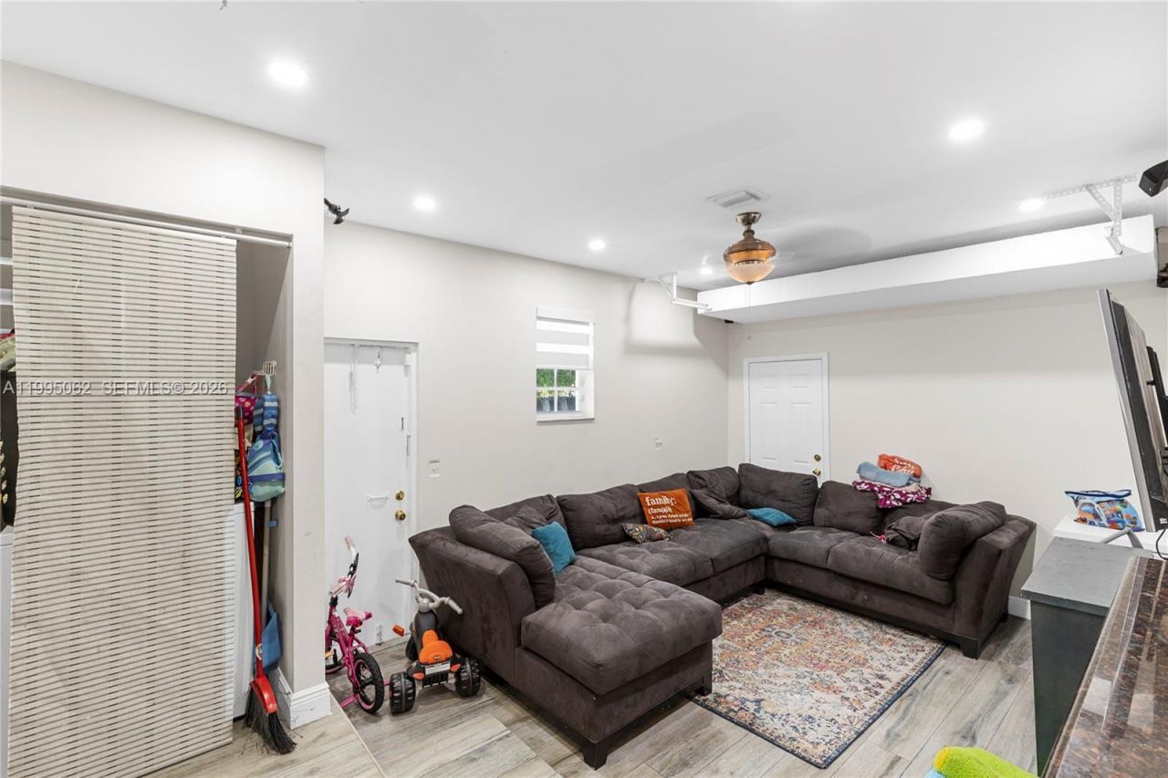 6330 Funston St , Hollywood, FL 33023 Photo