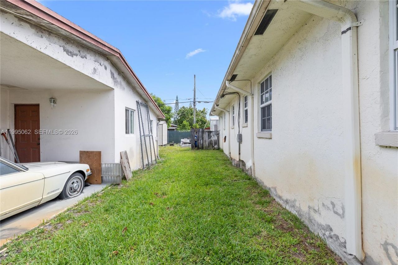 6330 Funston St , Hollywood, FL 33023 Photo