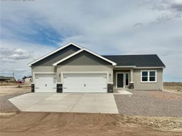 995 E Kirkwood Drive, Pueblo, CO 81007
