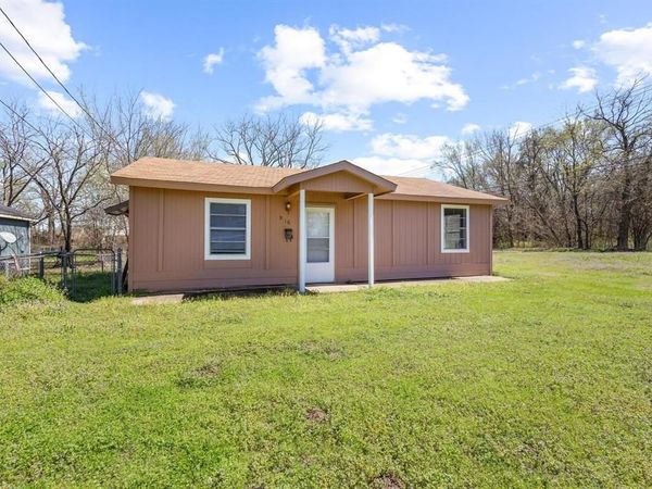 916 8th Street NW, Paris, TX 75460