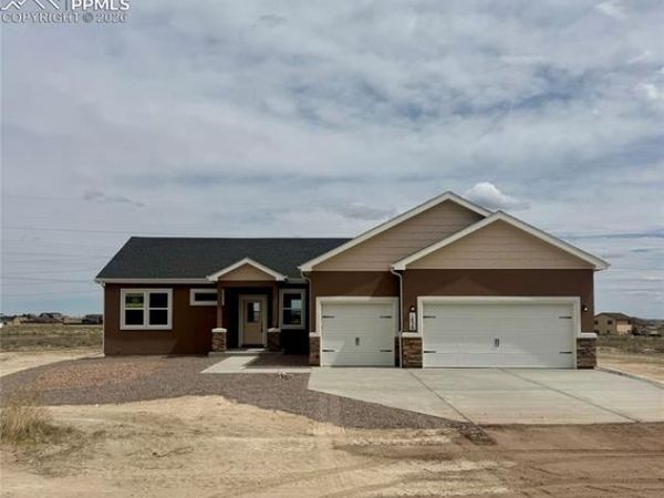 1438 N Moonbeam Drive, Pueblo, CO 81007