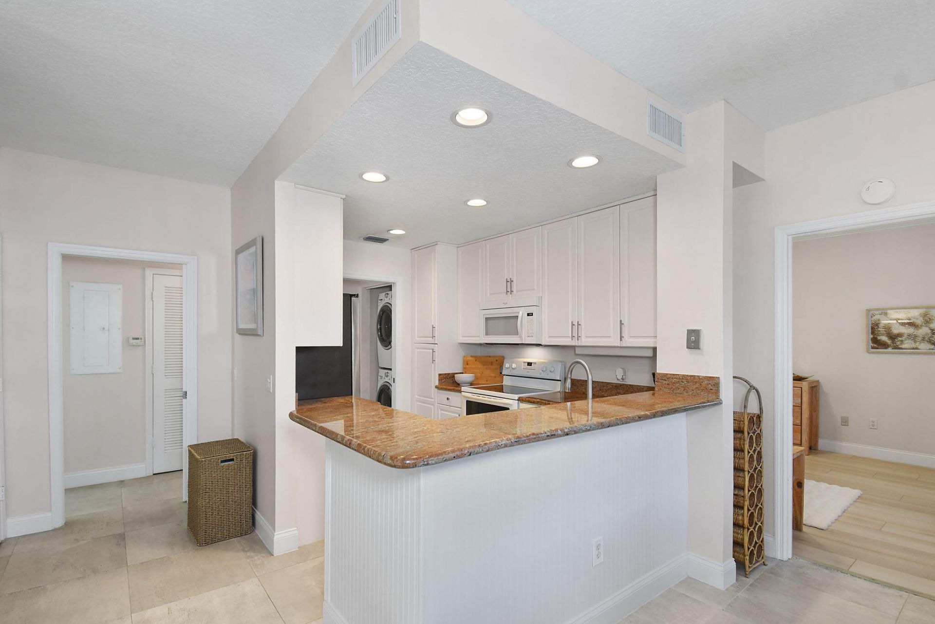 421 NE Plantation, Unit 617, Stuart, FL 34996 Photo