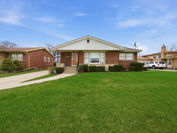 834 N Maple Drive , Chicago Heights, IL 60411